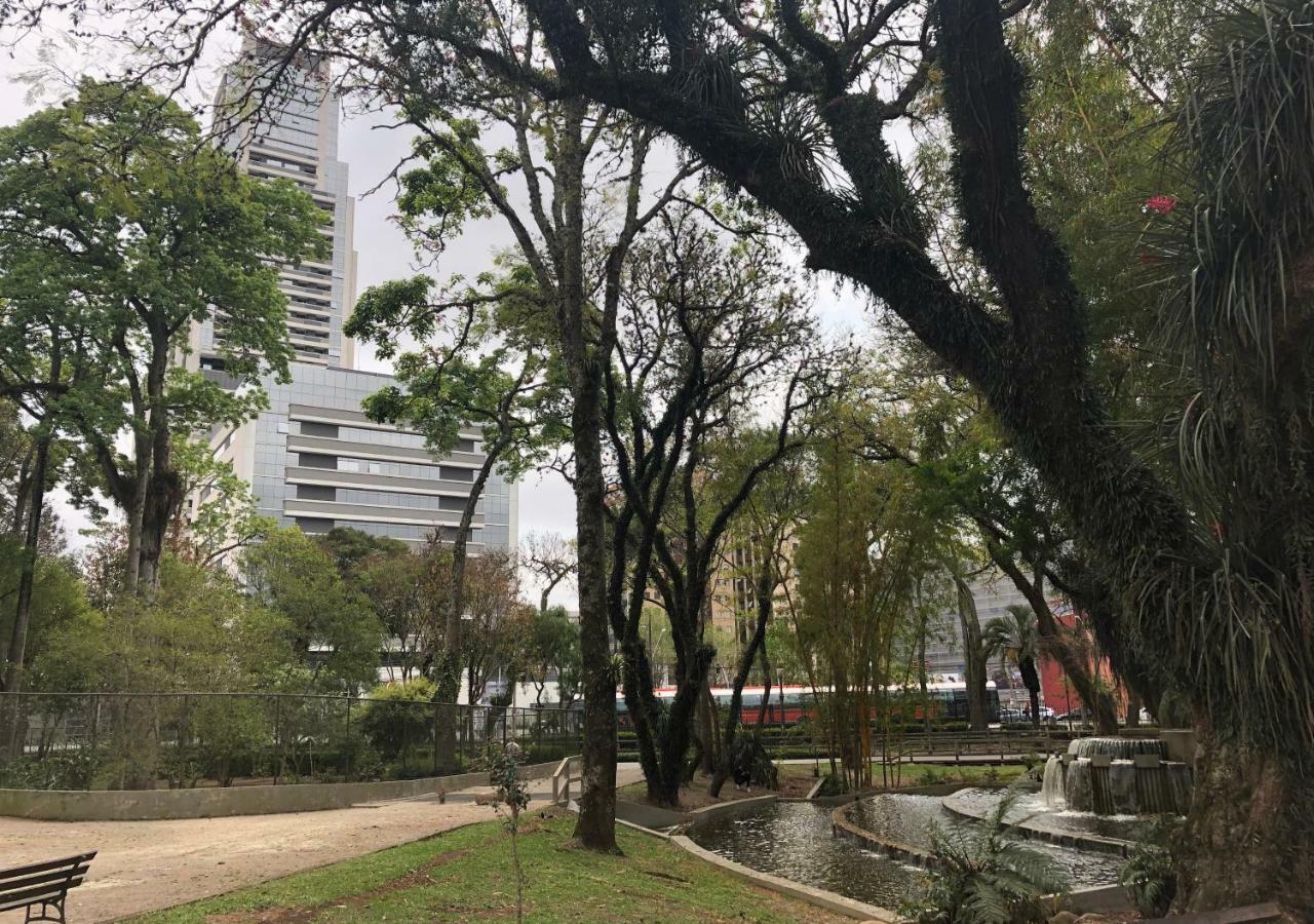 Super Bem Decorado Em Frente Ao Shopping Apartamento